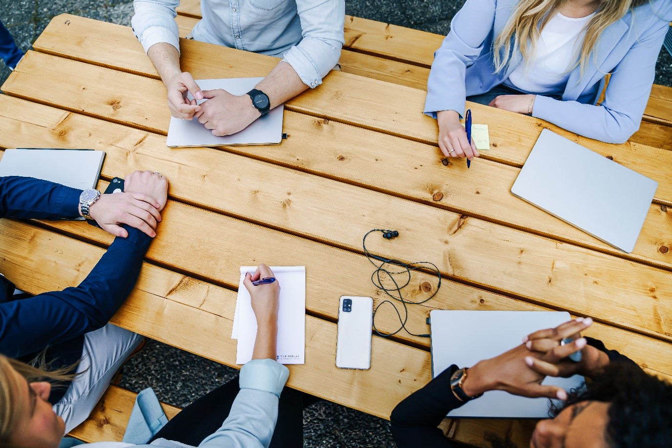 Agora Business VNR Group